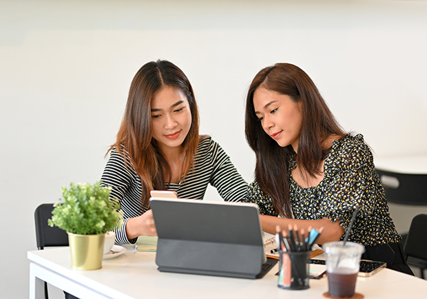 How our global business payroll solutions work